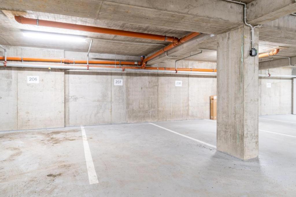 Brand New Studio Apartment #24 In Elite Residence With Free Secure Parking In The Center プラハ エクステリア 写真