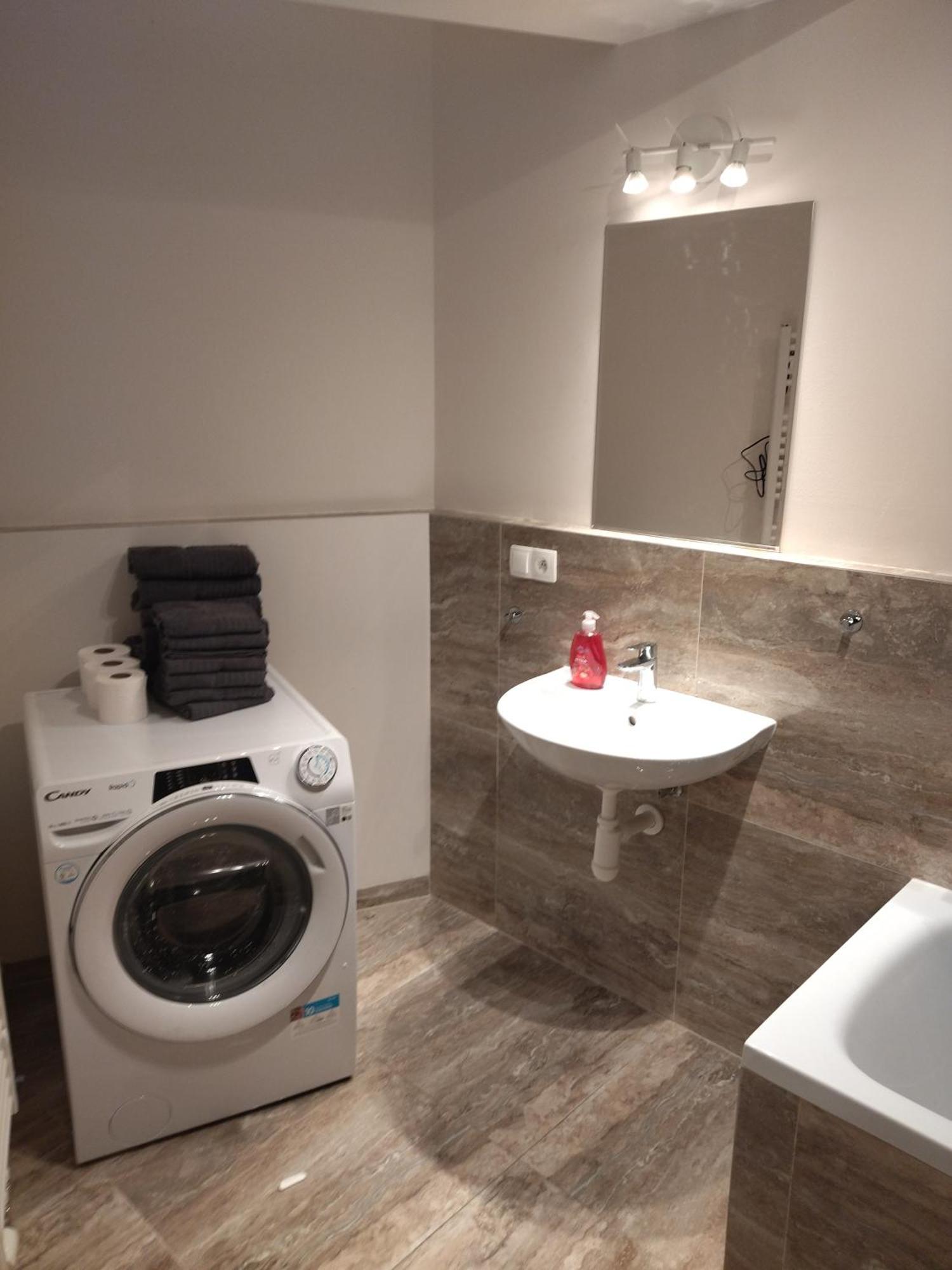 Brand New Studio Apartment #24 In Elite Residence With Free Secure Parking In The Center プラハ エクステリア 写真
